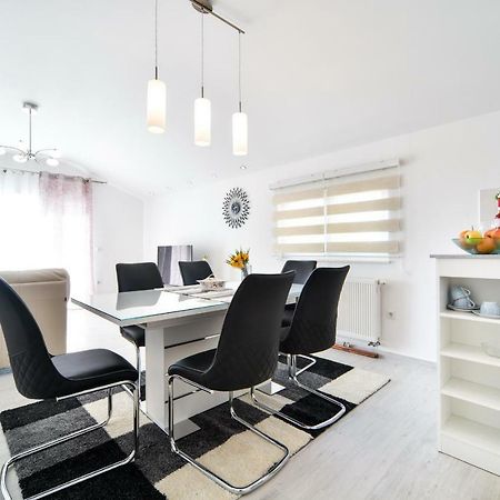 Apartman Novokmet-Crno Hotell Zadar Exteriör bild