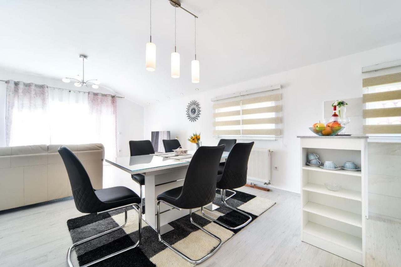 Apartman Novokmet-Crno Hotell Zadar Exteriör bild