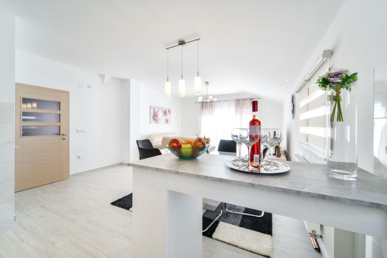 Apartman Novokmet-Crno Hotell Zadar Exteriör bild